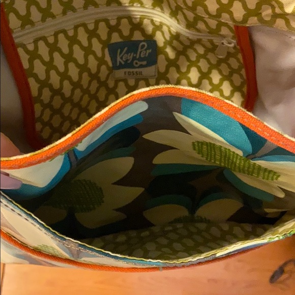 Super cute & functional Fossil book back w/ strap - Picture 12 of 13